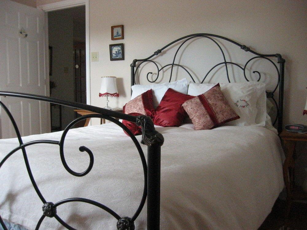 Tulips And Thistle B&B Truro Bagian luar foto